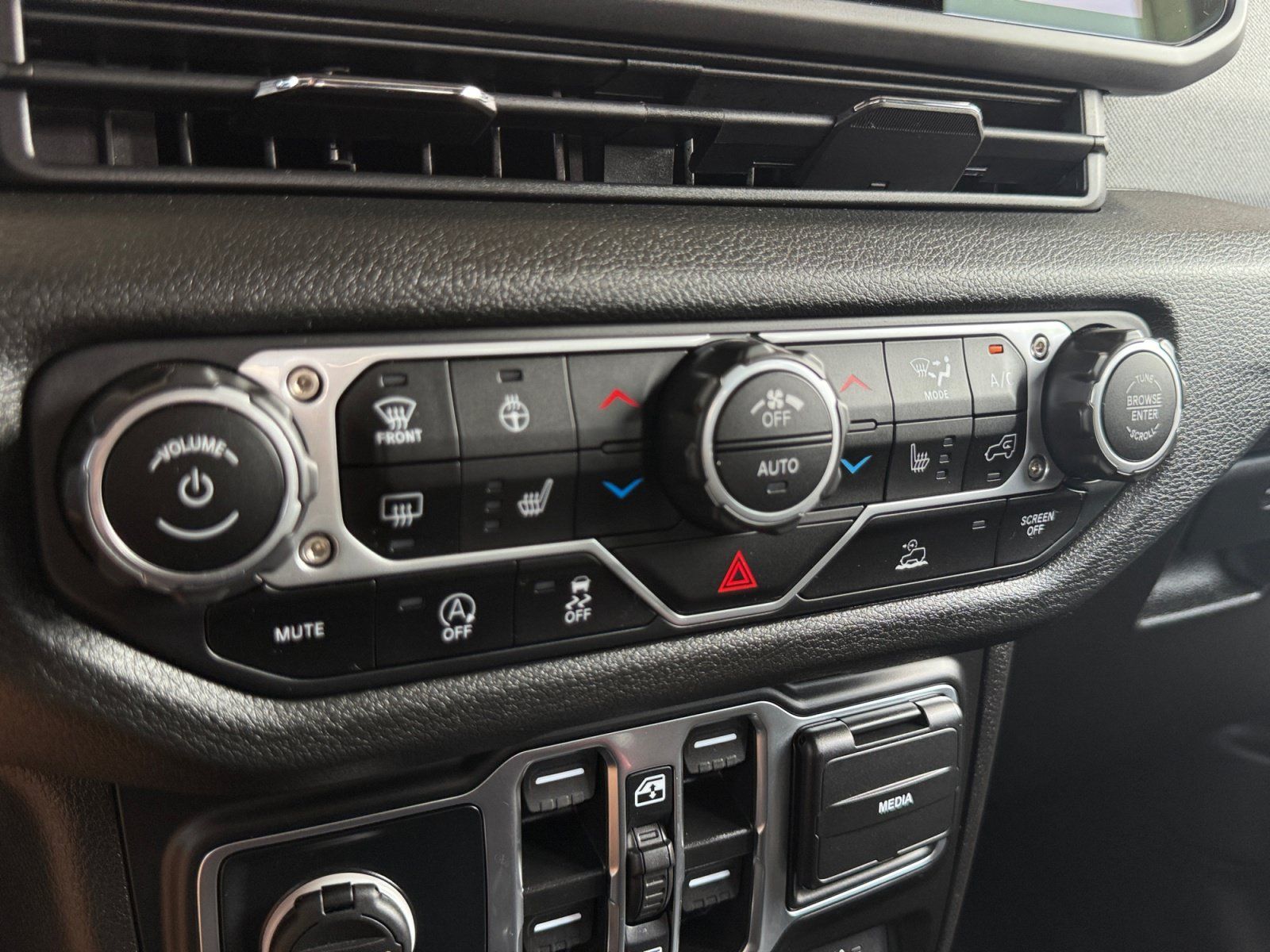 Used 2025 Jeep Gladiator Sport AWD/4WD image 21