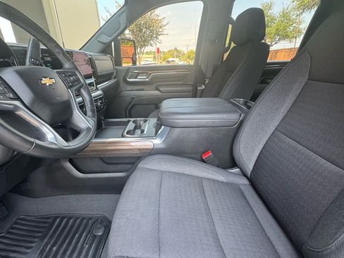 Used 2024 Chevrolet Silverado 2500 LT w/ Convenience Package image 23