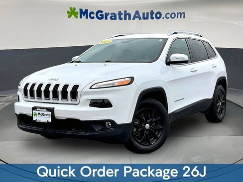 Used 2018 Jeep Cherokee Latitude w/ Cold Weather Group AWD/4WD image 3