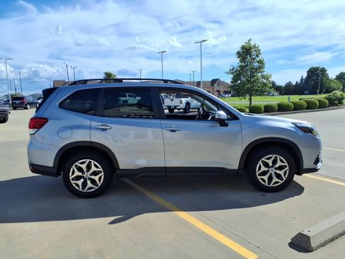 Used 2024 Subaru Forester Premium AWD/4WD image 5