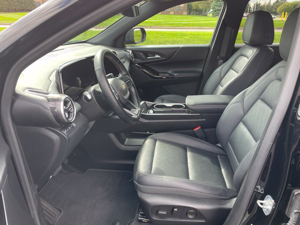 Used 2025 Chevrolet Equinox LT w/ Convenience Package II AWD/4WD image 9