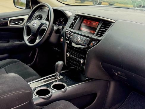 Used 2014 Nissan Pathfinder S image 9