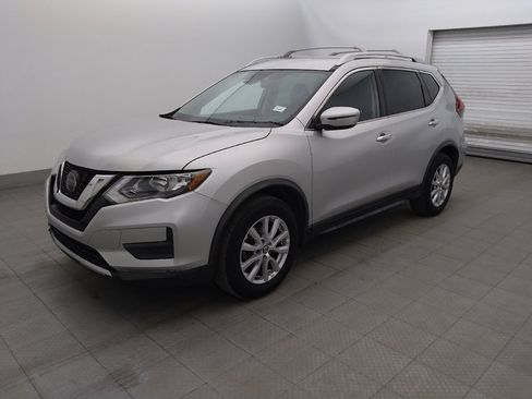 Used 2020 Nissan Rogue SV FWD image 2