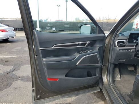 Used 2025 Kia Telluride S FWD image 23