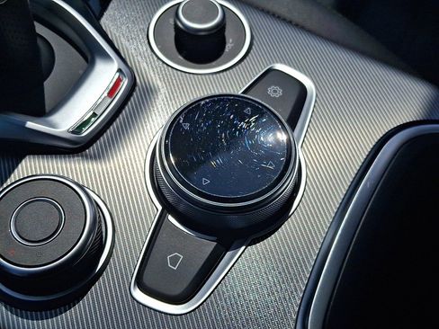 Used 2022 Alfa Romeo Stelvio Veloce image 23