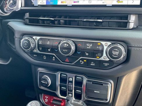 New 2025 Jeep Gladiator Mojave w/ Safety Group image 16