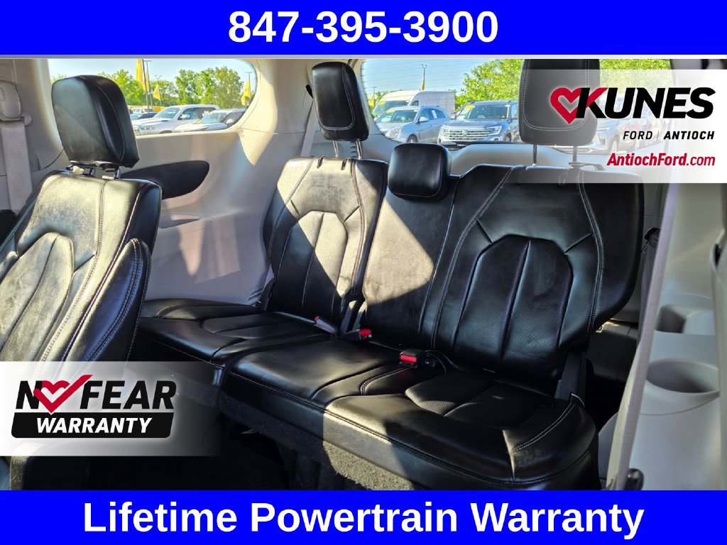 Used 2023 Chrysler Pacifica Touring-L FWD image 23