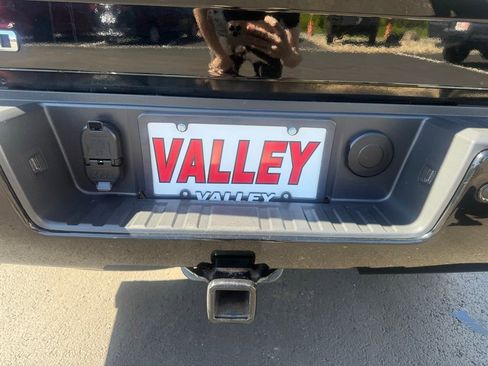 Used 2018 Chevrolet Silverado 1500 LTZ Z71 w/ LTZ Plus Package AWD/4WD image 36