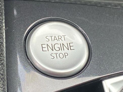 Certified 2022 Volkswagen Tiguan SE R-Line image 18