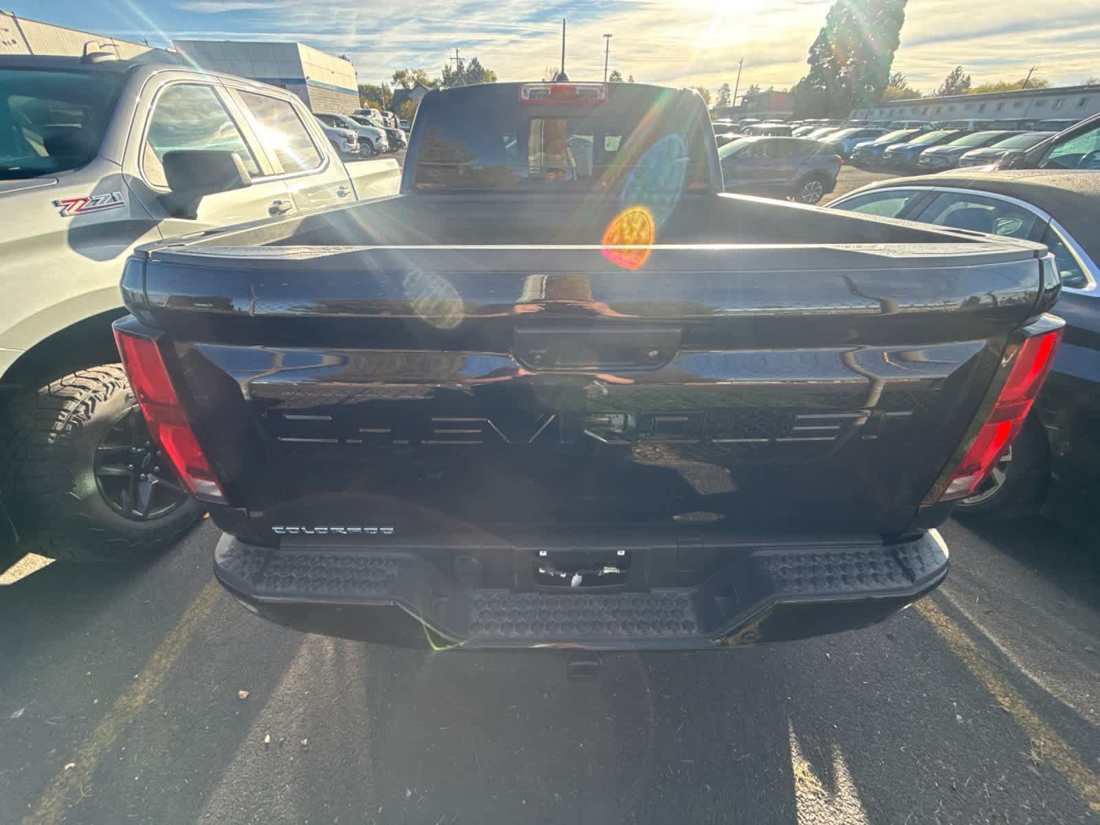 Used 2025 Chevrolet Colorado Z71 w/ Technology Package AWD/4WD image 5