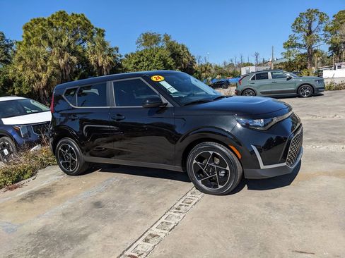Certified 2024 Kia Soul EX image 3