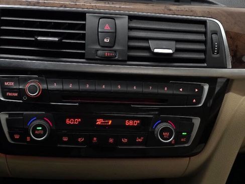 Used 2017 BMW 320i Sedan image 13