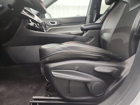 Used 2024 Jeep Compass Latitude image 14