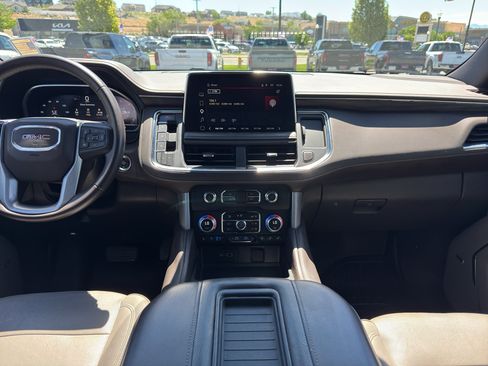 Used 2023 GMC Yukon XL SLT AWD/4WD image 11