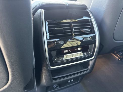 Certified 2025 BMW X7 xDrive40i w/ M Sport Package image 19