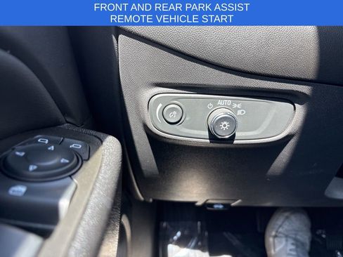 Used 2023 Chevrolet Equinox LT image 30