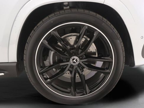 New 2026 Mercedes-Benz GLS 580 4MATIC image 11