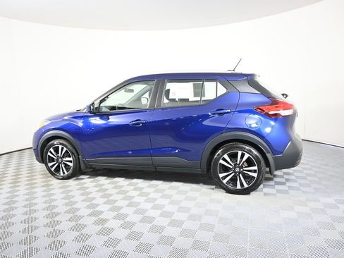 Used 2018 Nissan Kicks SV FWD image 3