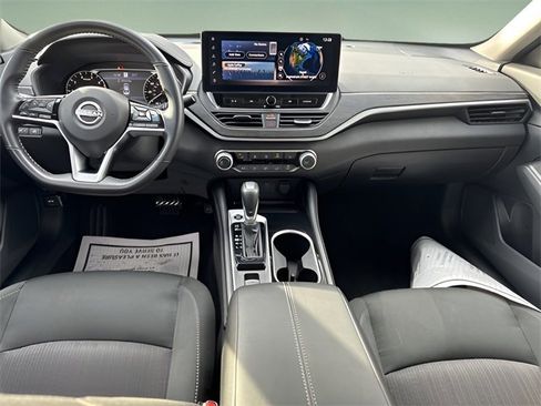 Used 2024 Nissan Altima 2.5 SV w/ SV Premium Package image 12