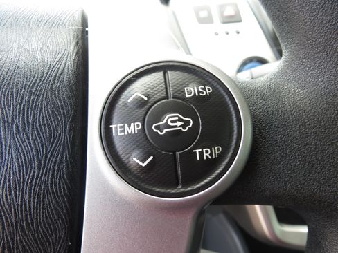Used 2014 Toyota Prius V Two FWD image 15