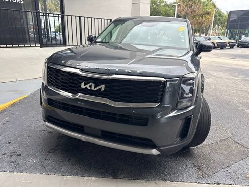 Used 2022 Kia Telluride LX FWD image 2