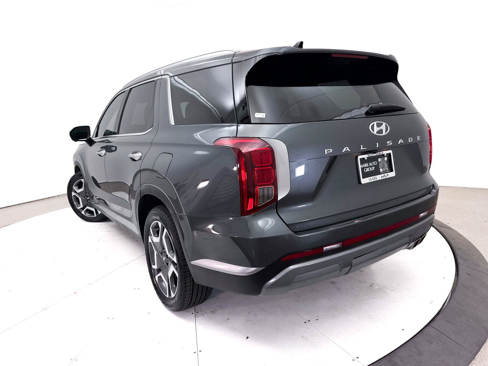 Used 2024 Hyundai Palisade SEL w/ Premium Package FWD image 9