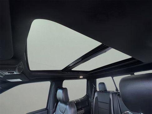 Used 2020 Ford F150 Raptor w/ Equipment Group 802A Luxury image 17