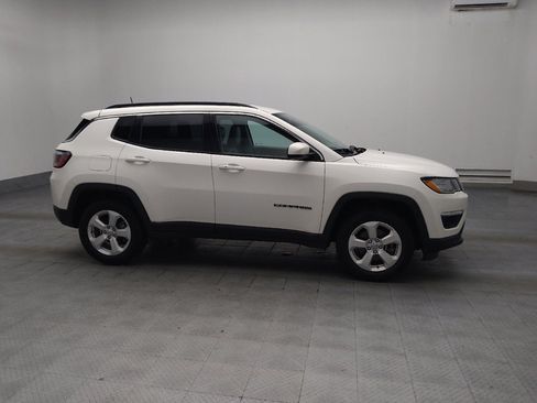 Used 2018 Jeep Compass Latitude w/ Cold Weather Group AWD/4WD image 11
