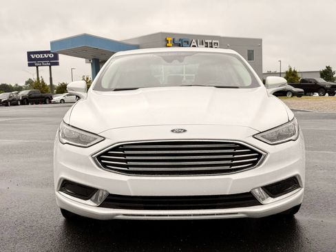Used 2018 Ford Fusion SE w/ Equipment Group 602A FWD image 4