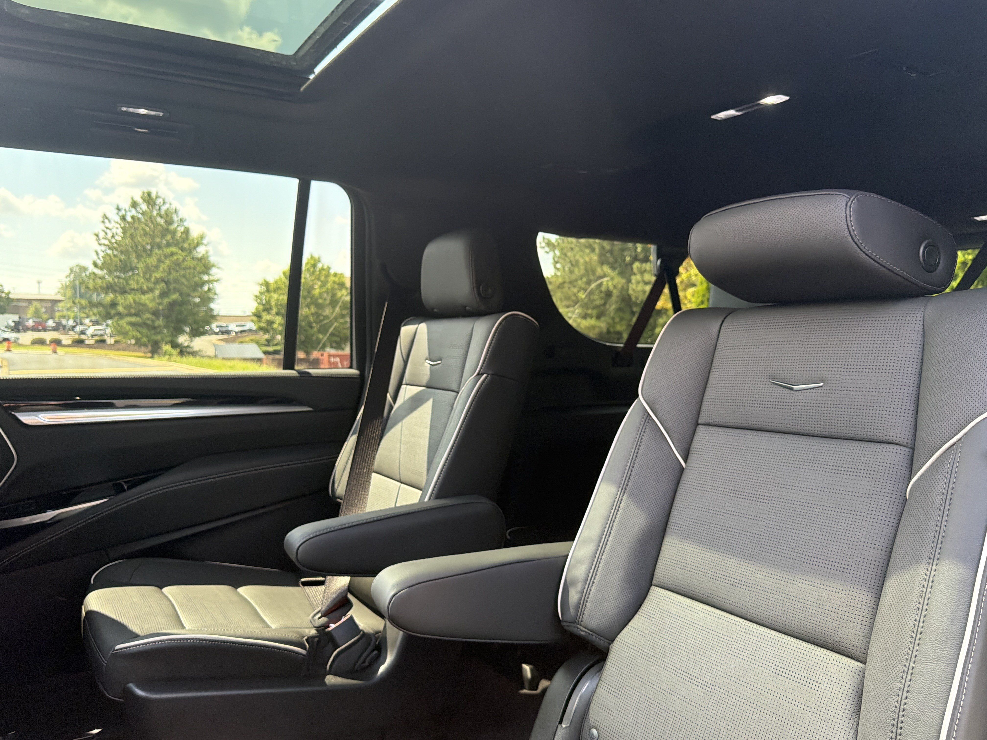 Used 2026 Cadillac Escalade ESV Sport AWD/4WD image 9