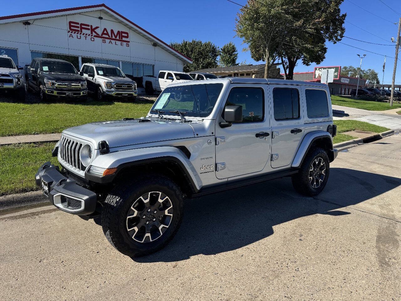 Used 2024 Jeep Wrangler Unlimited Sahara w/ Technology Group AWD/4WD image 1