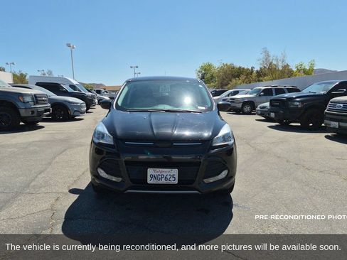 Used 2015 Ford Escape SE FWD image 2