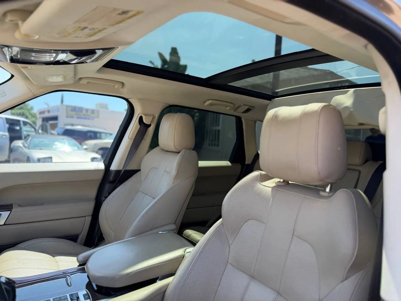 Used 2014 Land Rover Range Rover Sport HSE AWD/4WD image 25