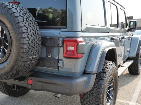 Used 2025 Jeep Wrangler Unlimited Rubicon AWD/4WD image 17