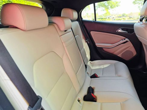 Used 2017 Mercedes-Benz GLA 250 image 35
