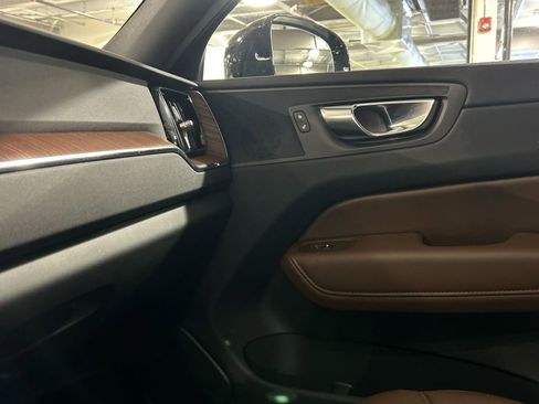 Used 2025 Volvo XC60 B5 Plus image 20