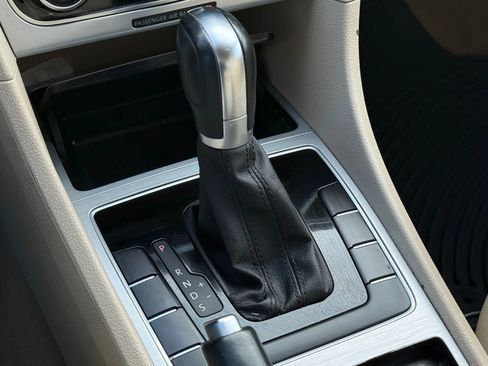 Used 2012 Volkswagen Passat 2.5 SE image 26