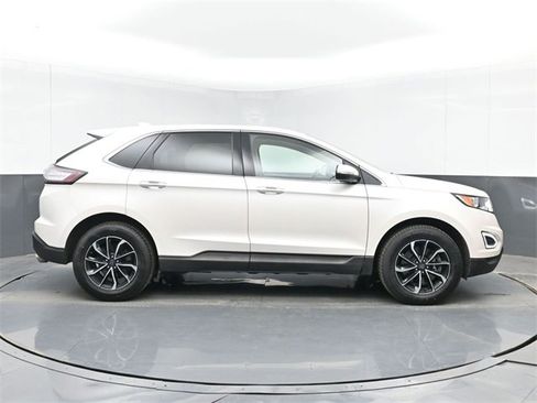 Used 2017 Ford Edge Titanium w/ Equipment Group 301A image 11