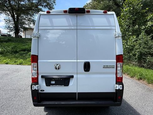 Used 2025 RAM ProMaster 2500 w/ Convenience Group FWD image 9