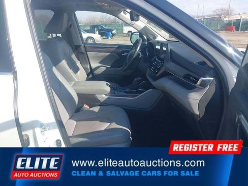 Used 2021 Toyota Highlander Limited image 9