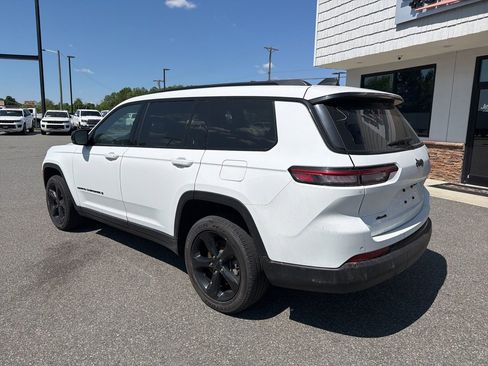 Used 2023 Jeep Grand Cherokee L Laredo image 6