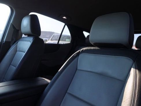 Used 2018 Chevrolet Equinox Premier image 18