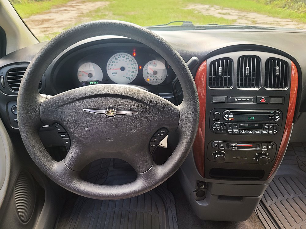 Used 2007 Chrysler Town & Country w/ Popular Equipment Group I FWD image 30