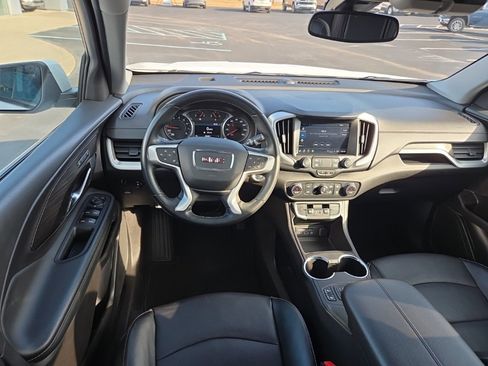 Used 2024 GMC Terrain SLT image 13