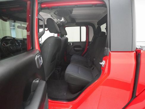 Used 2021 Jeep Gladiator Willys image 10