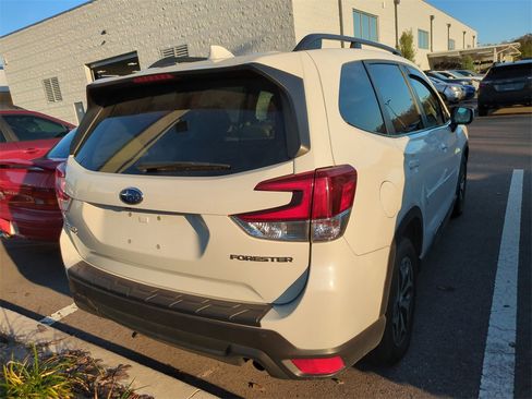 Used 2019 Subaru Forester Premium w/ All-Weather Package image 3