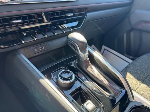 Used 2024 Chevrolet Colorado Z71 w/ Z71 Convenience Package 2 image 21