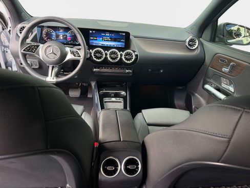 Used 2025 Mercedes-Benz GLA 250 image 14