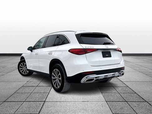 Used 2025 Mercedes-Benz GLC 300 4MATIC image 3