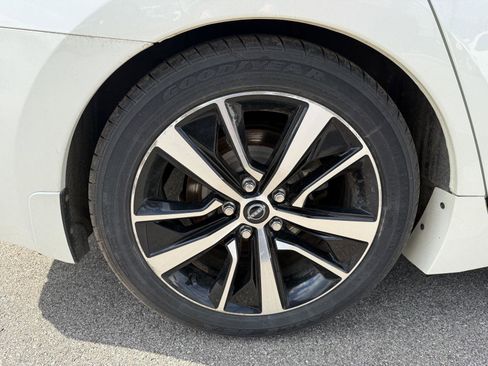 Used 2023 Nissan Maxima SL FWD image 13